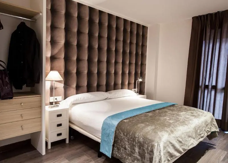 Cosmo Apartments Concell De Cent contacts